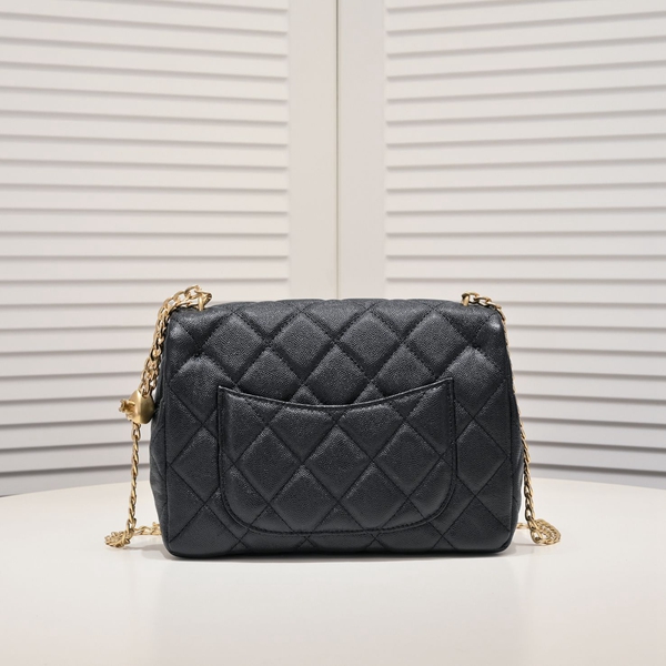 シャネルバッグ側面デザイン